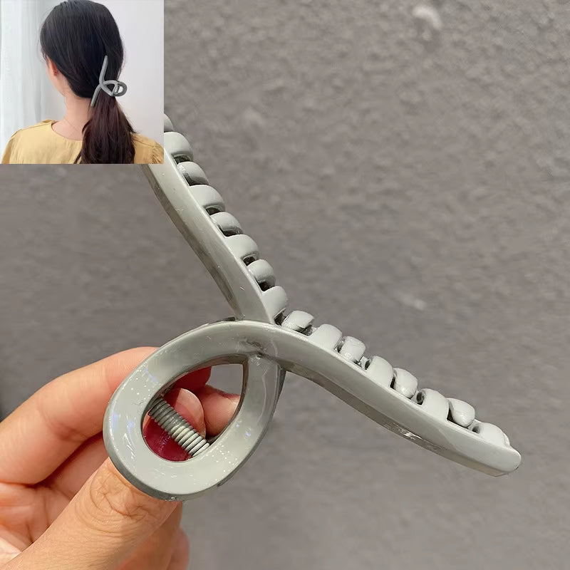 Simple Metal Hollow Out Geometric Hair Claw Ladies Elegant Hair Accessories Cross Crab Bath Clip for Women Fashion Girl Headwear